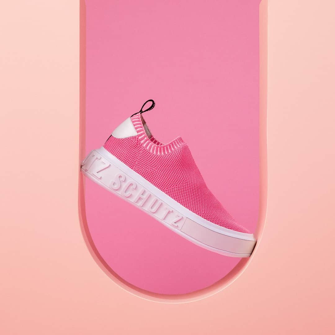 Schutzのインスタグラム：「PINK FEVER WITH IT SCHUTZ ❤️ #schutzsneakers #itschutz」