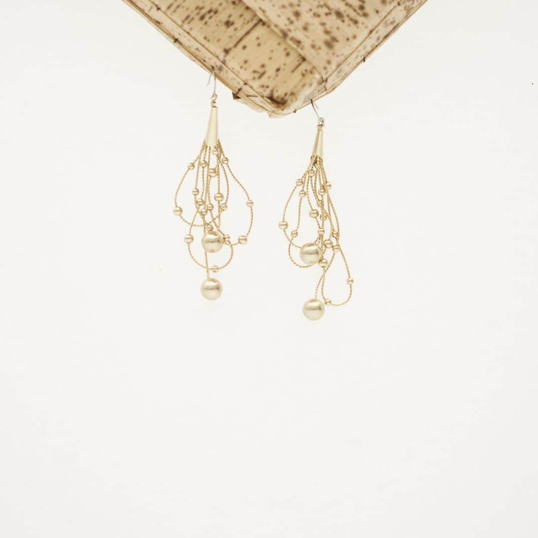 フレイアイディーさんのインスタグラム写真 - (フレイアイディーInstagram)「Accessories Pierced earrings ¥7,600+tax  #frayid #2020awcollection  #piercedearrings」11月28日 9時13分 - fray_id