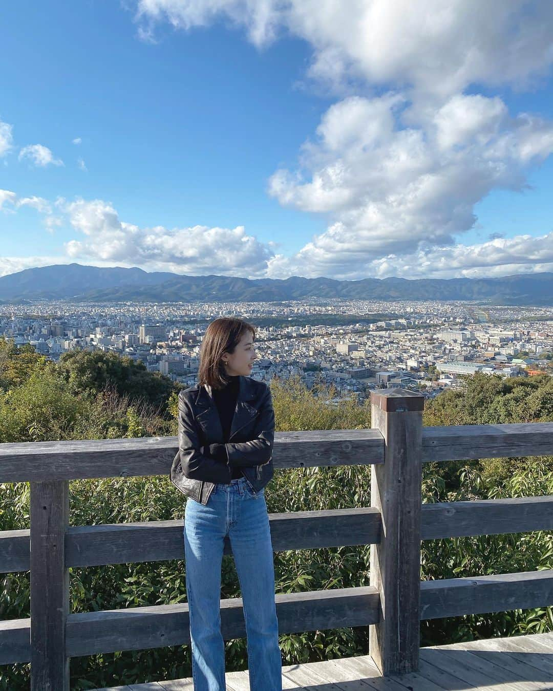 松本ゆいさんのインスタグラム写真 - (松本ゆいInstagram)「結局シンプルなのが落ち着く。笑 京都旅はデニムとタートルしか持っていかなかった。笑 #fashion#ootd#domenicoandsavio#levis#letherjacket#denim#uniqlo」11月28日 9時27分 - yui_m106