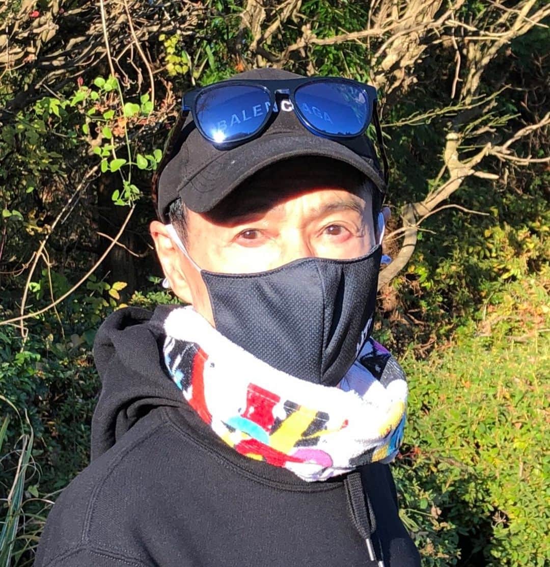 森進一のインスタグラム：「ウォーキング… おはようございます☀」