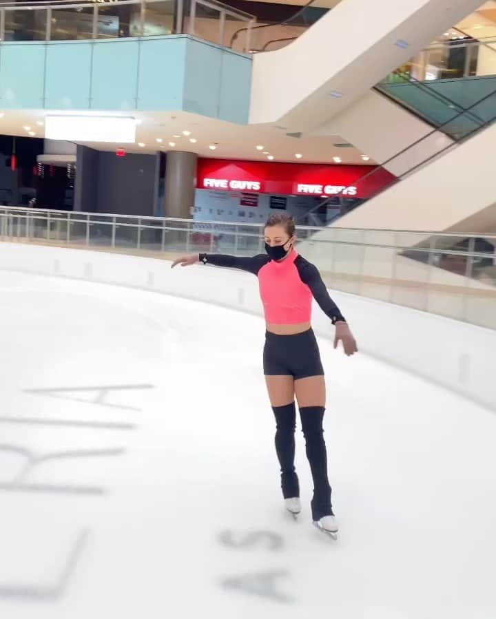 アシュリー・ケインのインスタグラム：「happy place 💕 🎥: @ty_leduc @outdoorvoices @chiquesport」