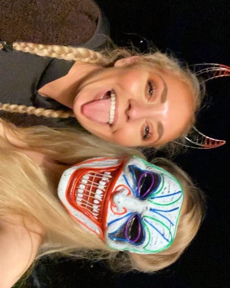 Sydney A Malerのインスタグラム：「“There are some nights when the wolves are silent and only the moon howls.” - that wasn’t this night 😂 Hope everyone’s had a fun holiday season so far!! 😈🖤」