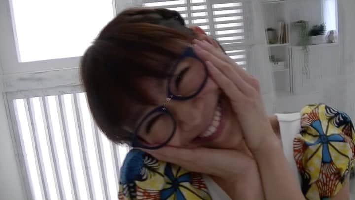 のインスタグラム：「PCの整理してたら撮影のオフショットがあったー☆ ・ マネージャーさんの声とか入っちゃってるけど、リアルな感じを見てもらえたらw ・ このライブ衣装お気に入り☆ でも、来年は新しいの作ろーっと！ 着て、ライブができるご時世になりますように…🙏🏻 ・ #時東ぁみ #撮影 #shooting #ライブ衣装 #衣装 #自己プロデュース #セルフプロデュース  #selfproduced #livecostumes #オフショット #offshot #来年こそは #有観客ライブ #希望」