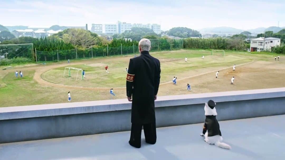 テレビ東京「青春高校３年C組」のインスタグラム：「🎬ソフトバンクCM「学割HERO’S青春応援篇」 ご覧になりましたか？ 夕方放送していた時に担任をしてくれていた 大悟先生がまーがりんに恋❓ CM撮影の模様は11/30(月)番組OAをご覧ください😉✨  #ソフトバンクcm  #松本人志  #千鳥 #大曲李佳  #日比野芽奈  #持田優奈  #齋藤有紗  #西村瑠香  #青春高校３年Ｃ組」