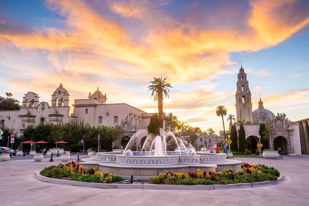 Lonely Planetのインスタグラム：「We promise the amazing sunsets in San Diego didn't have anything to do with us choosing it as one of our #BestInTravel 2021 winners.   This southern California locale is a modern-day border town so diversity is a constant. Combine that with a consistent, temperate climate, miles of hikes, bike rides, and beaches to explore then you begin to see how easy it is to love San Diego.   Tap the link in our bio to discover all of our Best in Travel 2021 winners.」