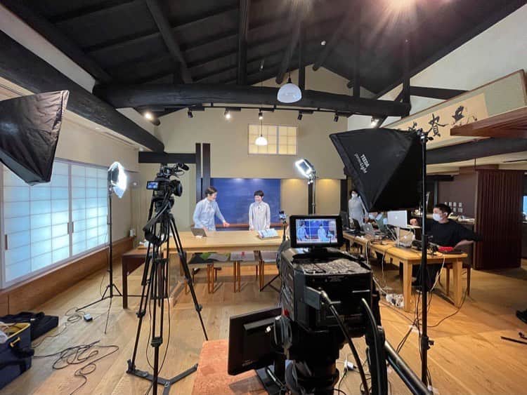 のインスタグラム：「Online workshop from Kyoto.   次回は1月！よろしければぜひご参加ください。  #オンライン教室  #京都 #一保堂茶舗 #一保堂 #日本茶 #煎茶 #ippodotea #ippodo #kyoto #japanesetea #sencha #onlineworkshop」
