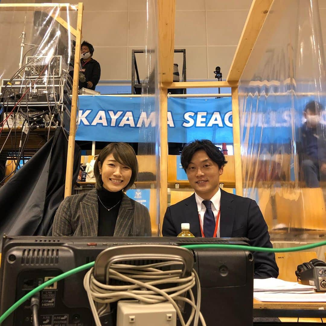 金山泉さんのインスタグラム写真 - (金山泉Instagram)「ジップアリーナ岡山からお送りするGAORA Vリーグ中継『JT対トヨタ車体』🏐 このあと16時から狩野舞子さんの解説でお送りします！  #狩野舞子　さん #GAORA #Vリーグ  #」11月28日 15時42分 - kanayamaizumi