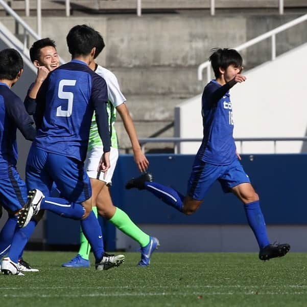 ゲキサカさんのインスタグラム写真 - (ゲキサカInstagram)「桐蔭学園が桐光学園との頂上対決制し、3年ぶり10度目の神奈川制覇! 選手権出場48校が決定  #高校サッカー #高校サッカー選手権 #全国高校サッカー選手権大会  #選手権 #センシュケン #都道府県予選 #神奈川県予選 #桐蔭学園 #🏆 #優勝 #soccer #football #サッカー #フットボール #⚽️ #gekisaka #ゲキサカ」11月28日 15時42分 - gekisaka