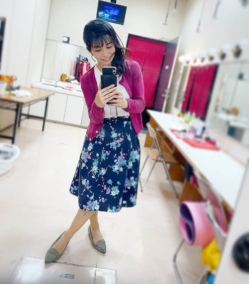 三倉佳奈さんのインスタグラム写真 - (三倉佳奈Instagram)「ミコちゃん先生洋服バージョン。 いつも基本ジャージなのですが、スカートスタイルで指導することも。 男っぽさも女性らしさも兼ね備えたキャラクターです☺︎  #放課後の厨房男子」11月28日 15時46分 - kana_mikura0223