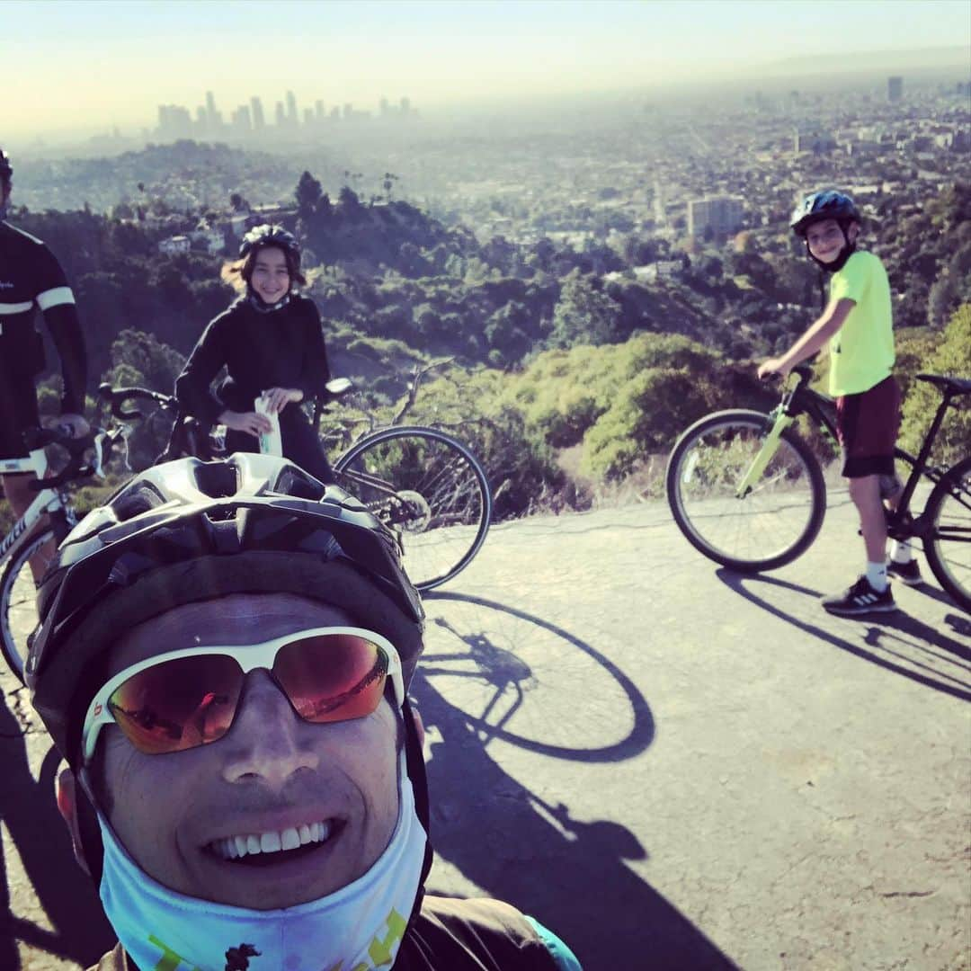 マーク・フォイアスタインさんのインスタグラム写真 - (マーク・フォイアスタインInstagram)「Biking with my son, Frisco, and some friends in Griffith Park.  Such a nice ride!!!」11月28日 10時19分 - markfeuerstein