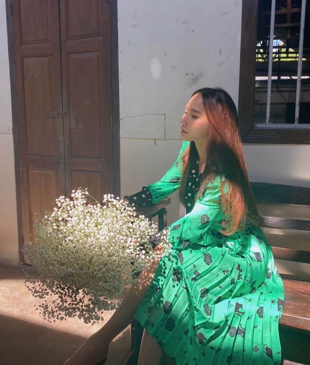 のインスタグラム：「Repost from @aum_patchrapa in “Rosie Tea Dance” from #SretsisFW20 💚 FW20TheDreamers」
