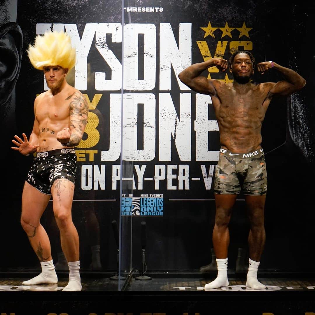 ネイト・ロビンソンのインスタグラム：「TOMORROW IS THE DAY​. Order on Pay-Per-View through cable and satellite providers and PPV streaming at www.TysonOnTriller.com #holdat #tysonjones #jakevsnate」