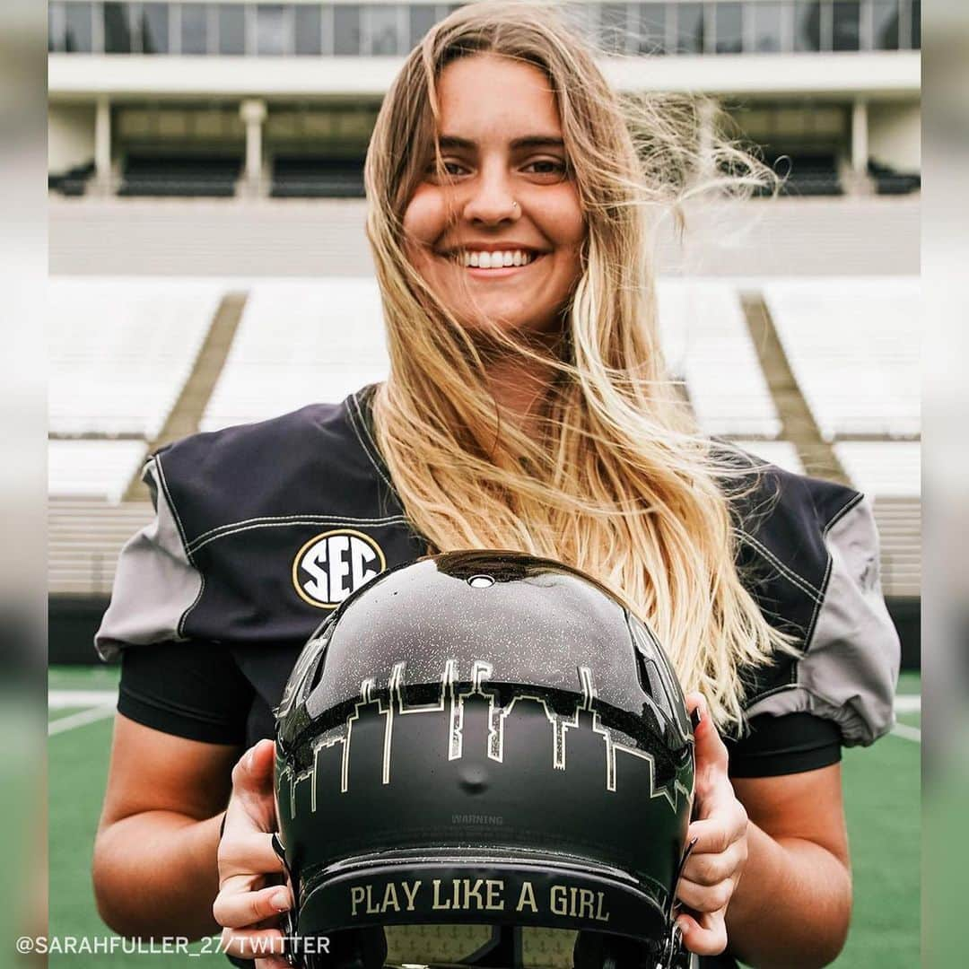 espnさんのインスタグラム写真 - (espnInstagram)「Vanderbilt soccer player Sarah Fuller joined the football team for practice.  She could become the first woman to play in a Power 5 football game Saturday. (via @secnetwork, @sarah_f27)」11月28日 10時39分 - espn