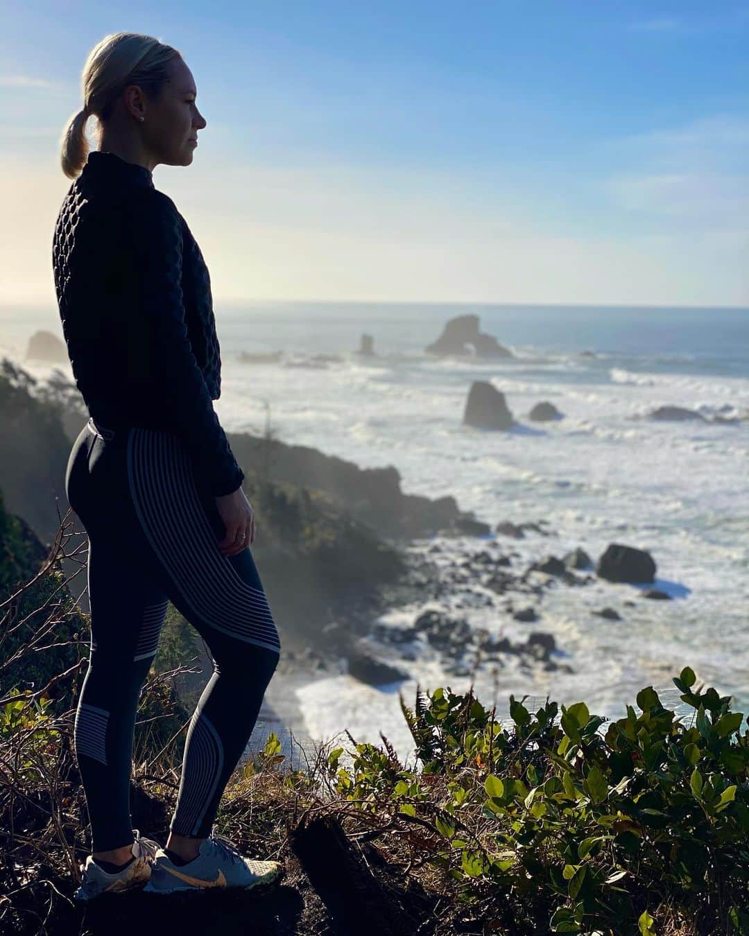 Julieさんのインスタグラム写真 - (JulieInstagram)「Cross-training today with a long hike. Got some great pics along the way! . .  . .  #swimmer #crosstraining #hiking #oregoncoast #hikingadventures #greatoutdoors #oceanviews #pnw #pnwhikes #pnwhikers #pacificnorthwest」11月28日 10時45分 - summerjulep