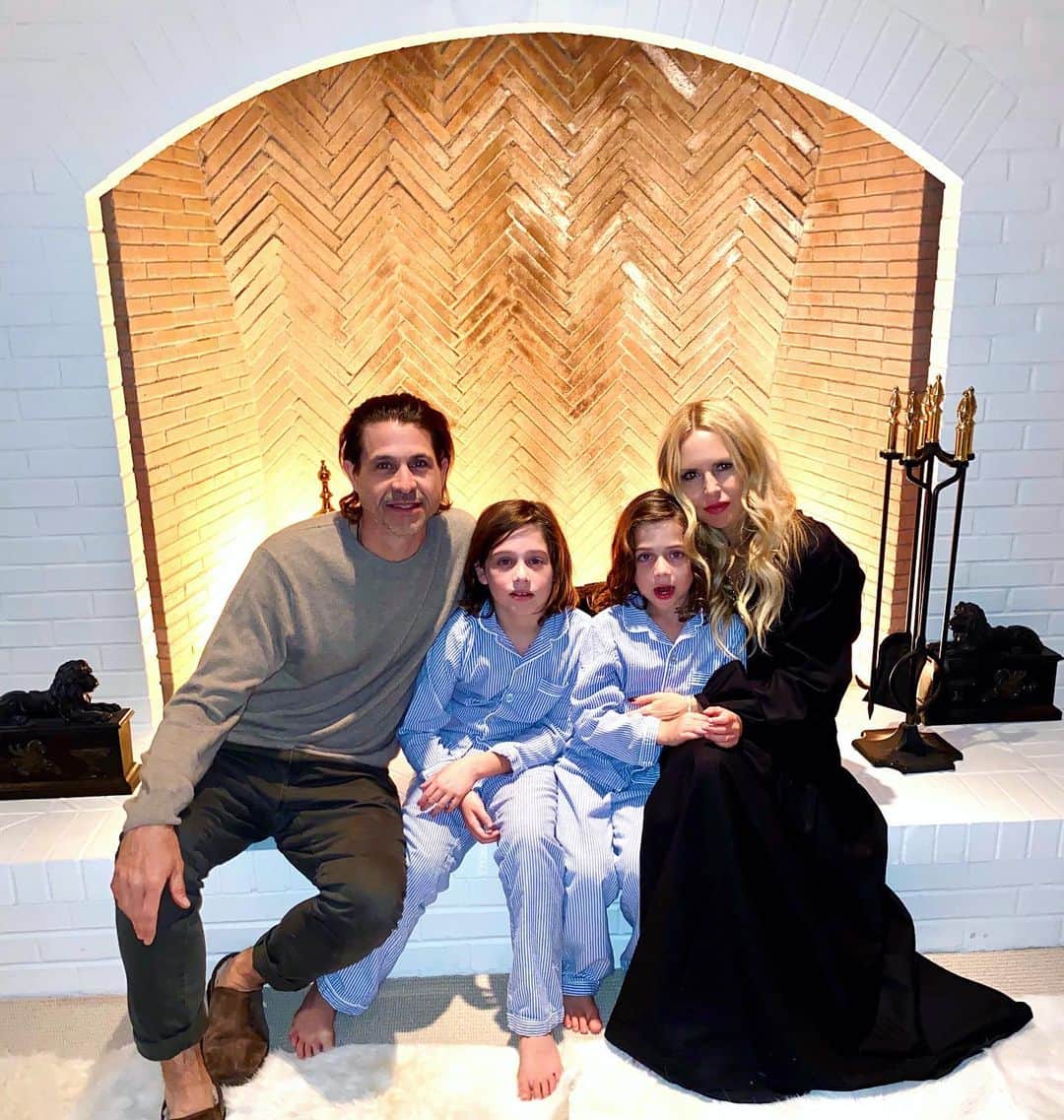 レイチェル・ゾーのインスタグラム：「Not our best #family 📸 but I’ve never been more #grateful  or my heart so full.. just feeling extra love and gratitude for my boys and ❤️ @rbermanus and all the love we surround ourselves with.. #thankful #aboutlastnight #thanksgiving  XoRZ」