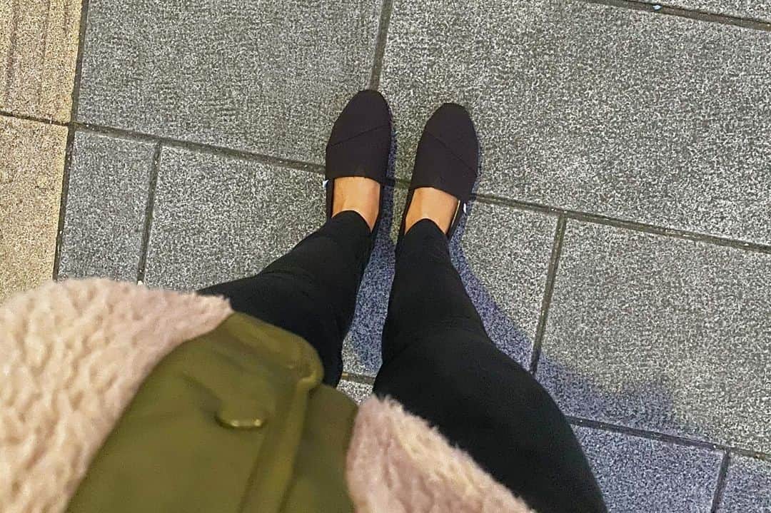 坂口由里香さんのインスタグラム写真 - (坂口由里香Instagram)「New shoes 🖤 #toms」11月28日 11時13分 - yurika_sakaguchi