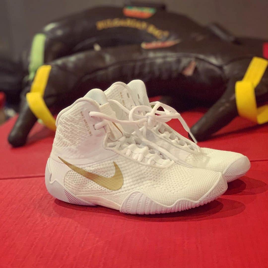 ヘレン・マロウリスのインスタグラム：「Just broke in these bad boys today 😍 Thank you @nikewrestling for these sweet new wrestling shoes ...what do you guys think of these shoes?? 🤼‍♀️ #nike #shoes #wrestling #olympics #nikewrestling #shoegame #shoegame #athletes」