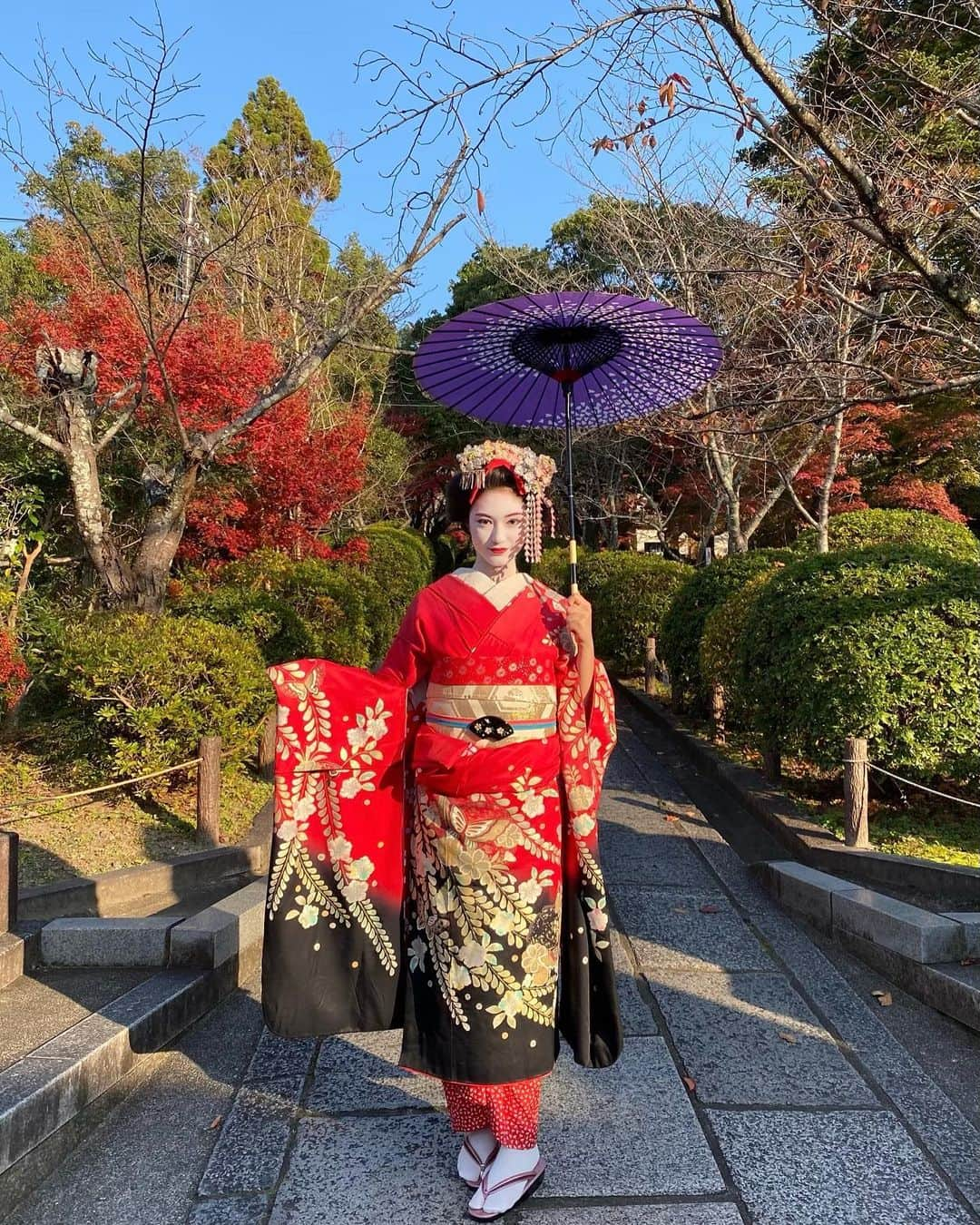 あんなさんのインスタグラム写真 - (あんなInstagram)「少し前の紅葉の京都で舞妓さん体験👘🍁 “maiko” experience in autumn Kyoto a little while ago, highly recommended! such an interesting experience🥰」11月28日 11時25分 - annaayaofficial