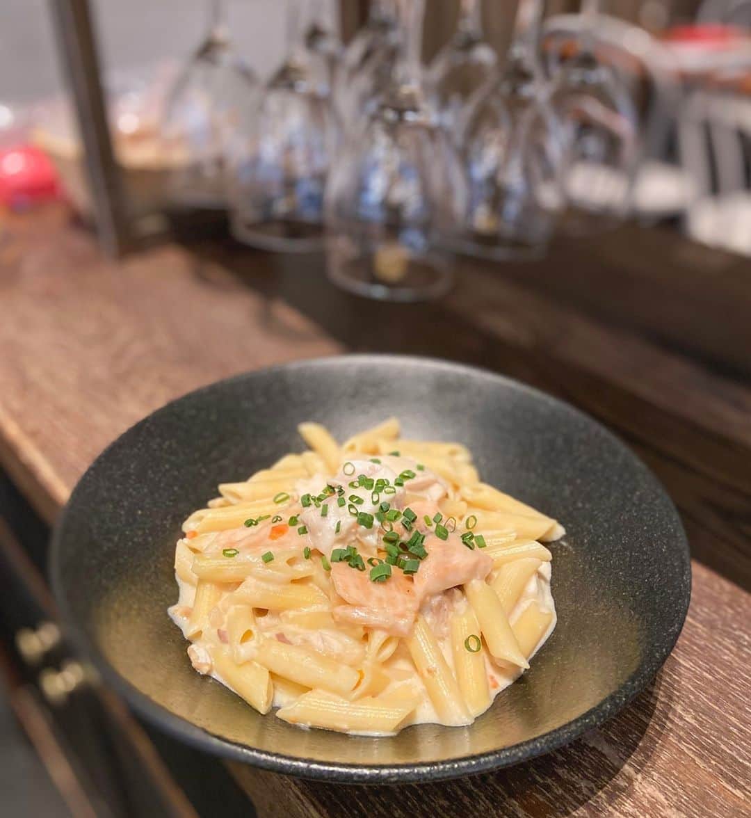 Courtyard by Marriott Tokyoのインスタグラム：「11:30～14:30（L.O.14:00) 平日 🍽️--6種類のランチセットに週替わりパスタが加わってリニューアル -😀 11月30日からの週替わりランチは真鯛とサーモンのシチューペンネ！  来週は豪華な真鯛とサーモンのペンネにクリーミーなクラムチャウダーを使ったパスタです。 からだが温まる冬にぴったりのランチをどうぞ！  LAVAROCK Lunch 11:30～14:30（L.O.14:00) Weekdays 🍽️--Weekly Pasta starting next week 11/30-😀  Red Sea Bream and Salmon Stew Penne Next week we have another creamy but luxurious pasta Japanese Red Sea Bream and Salmon Penne Pasta with Clam Chowder Sauce. The perfect Japanese pasta to warm you up for winter!  Share your images by tagging @cytokyo and you might be featured on our Instagram page! 😎」