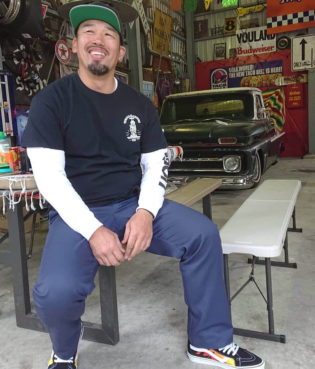 武蔵のインスタグラム：「作戦会議。 自分のバイク作り、来年の春には完成させて走らせる！  #武蔵 #バイク #motorcycle #ftw  #venicecoffee」