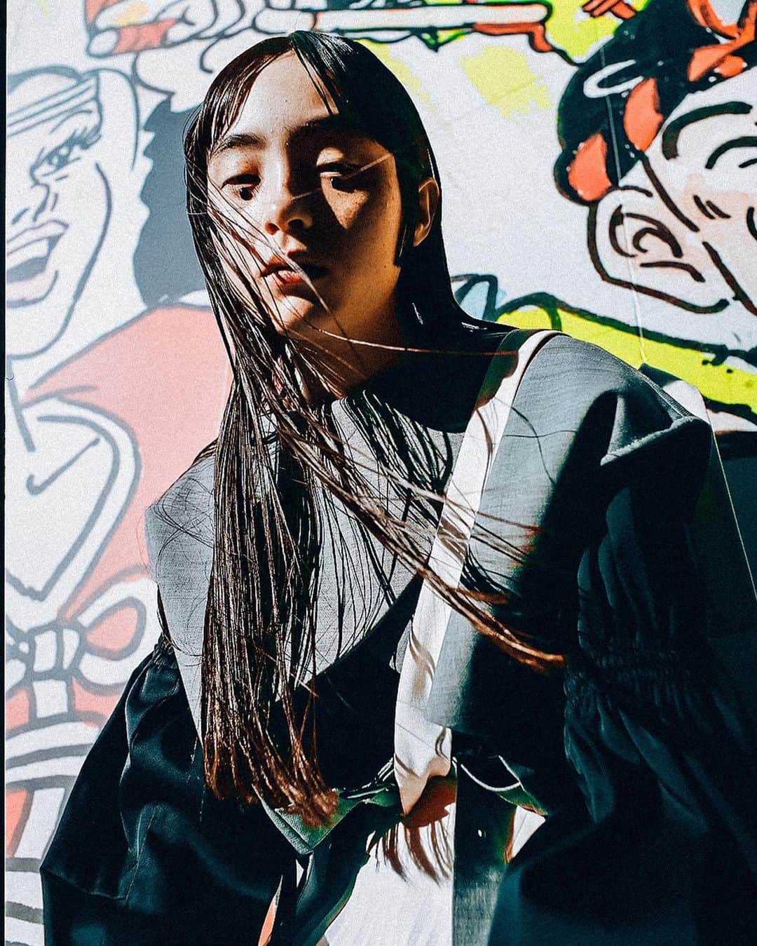 のインスタグラム：「Georgie Gilet and Geometric Wrap Skirt in @dewmagazine   #leinwande #leinwände #dewmagazine」