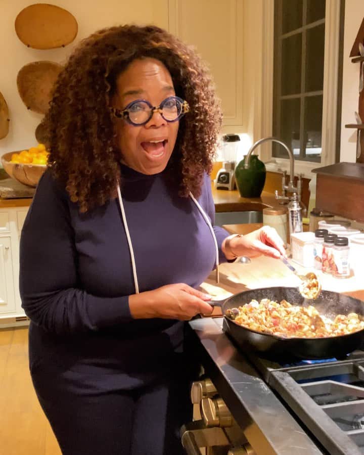 オプラ・ウィンフリーのインスタグラム：「One of the best things about Thanksgiving is the leftovers! Yesterday’s turkey became today’s turkey hash. Hope y’all had a safe Thanksgiving 🙏🏽🦃」