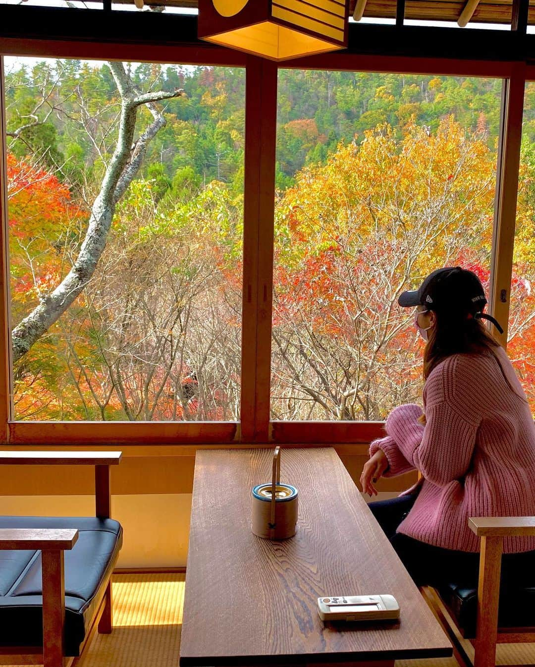 イ・ボミさんのインスタグラム写真 - (イ・ボミInstagram)「- KYOTO 🍂🍁❤️ ステキなくるまにのって　おいしいものを たくさんたべて　カッコイイHUBLOTまで あるきまわれなかったのが　ざんねんです😢 #松山閣 #bmw3 #hublot」11月28日 12時04分 - bomee.lee