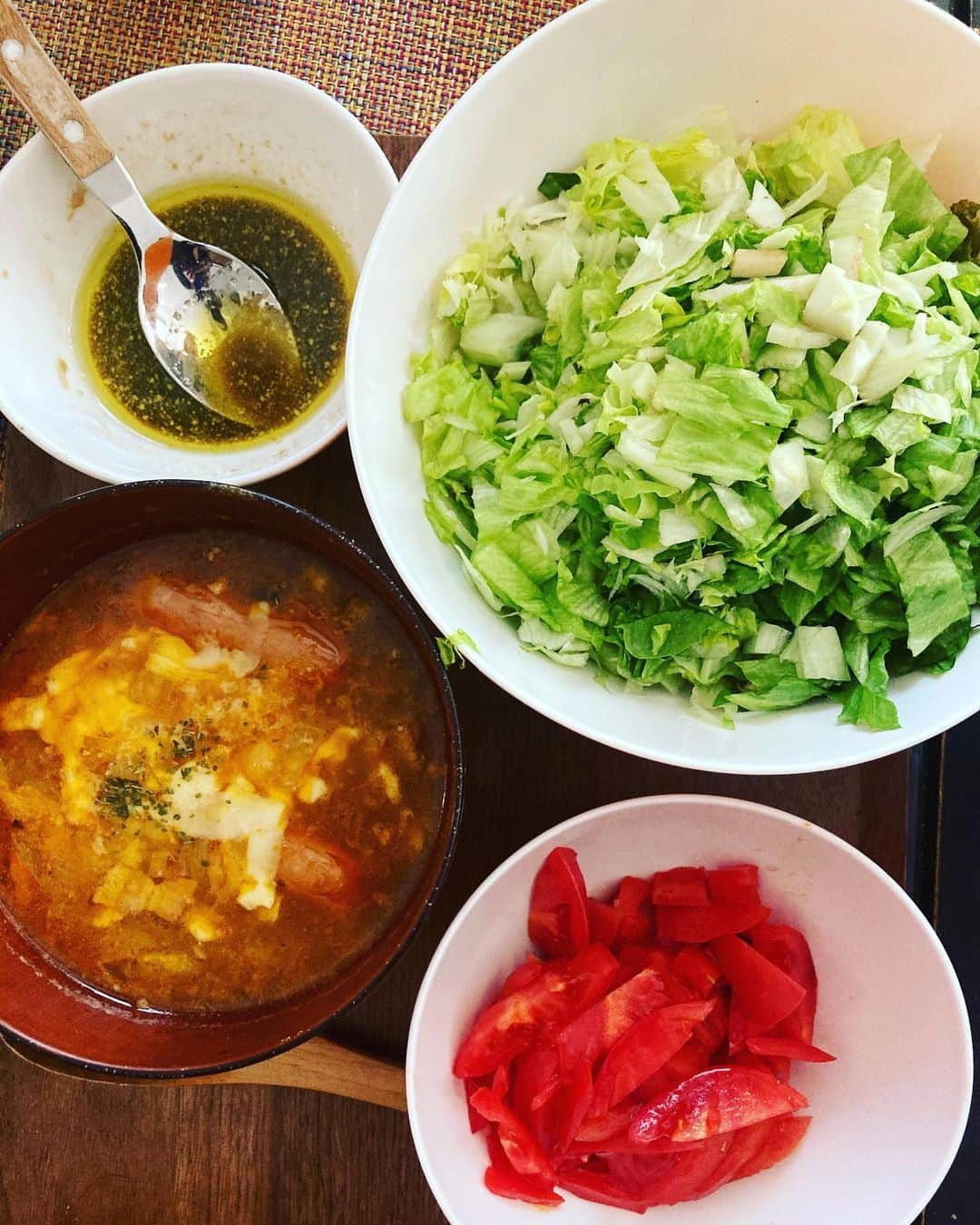 日之内エミさんのインスタグラム写真 - (日之内エミInstagram)「カレースープとサラダ のブランチ  #curry #currysoup #カレー#カレースープ #salad #saladbowl #サラダ#brunch #1人ごはん #1人ごはん記録」11月28日 12時10分 - emihinouchi