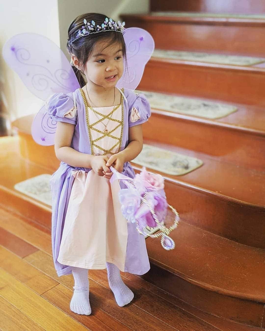 ベアトリサ・リャンのインスタグラム：「Happy 3rd birthday to the cutest little princess! Hope your day was magical and wish I could smother you in kisses. Love you so much, Amara! 🥰 Also, I have no recent pictures of her so these are all stolen from @lawofar 😆」