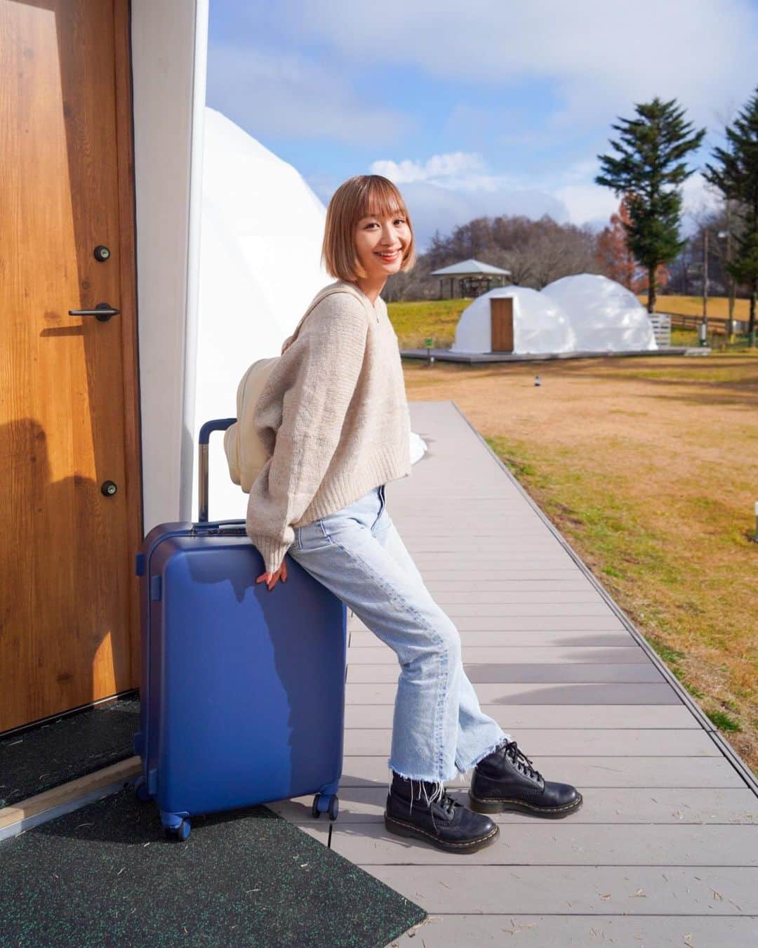 近藤あやさんのインスタグラム写真 - (近藤あやInstagram)「きのうのコーデ😌🏕🤍  ふんわりニットと、 新しいスーツケース💙✨  knit : @fifth_store  pants : #zara suitcase : #Aww_travel   #fifth #ニット #低身長コーデ #fifthtl #フィフス #冬コーデ #カジュアル #ニット#Vネックドルマンスリーブふんわりニット #150cm」11月28日 12時15分 - doraemontoaya