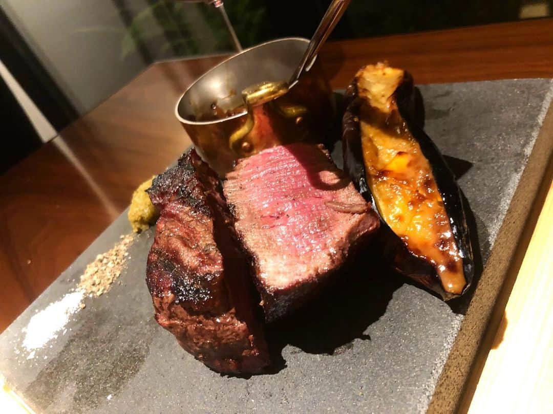 川戸沙羅のインスタグラム：「ホテルインディゴのRiverside Kitchen&Barでdinner💕  足柄牛フィレ肉🐄  ラムチョップグリル🐏  かぼちゃのスープ&トリュフエスプーマ🎃  ポルチーニリゾット🍄  サーモンタルタル🐟  #強羅温泉  #箱根旅行 #インターコンチ #ホテルインディゴ箱根強羅  #ホテルディナー  #ポルチーニ #夫婦デート #白澤家の旅行」