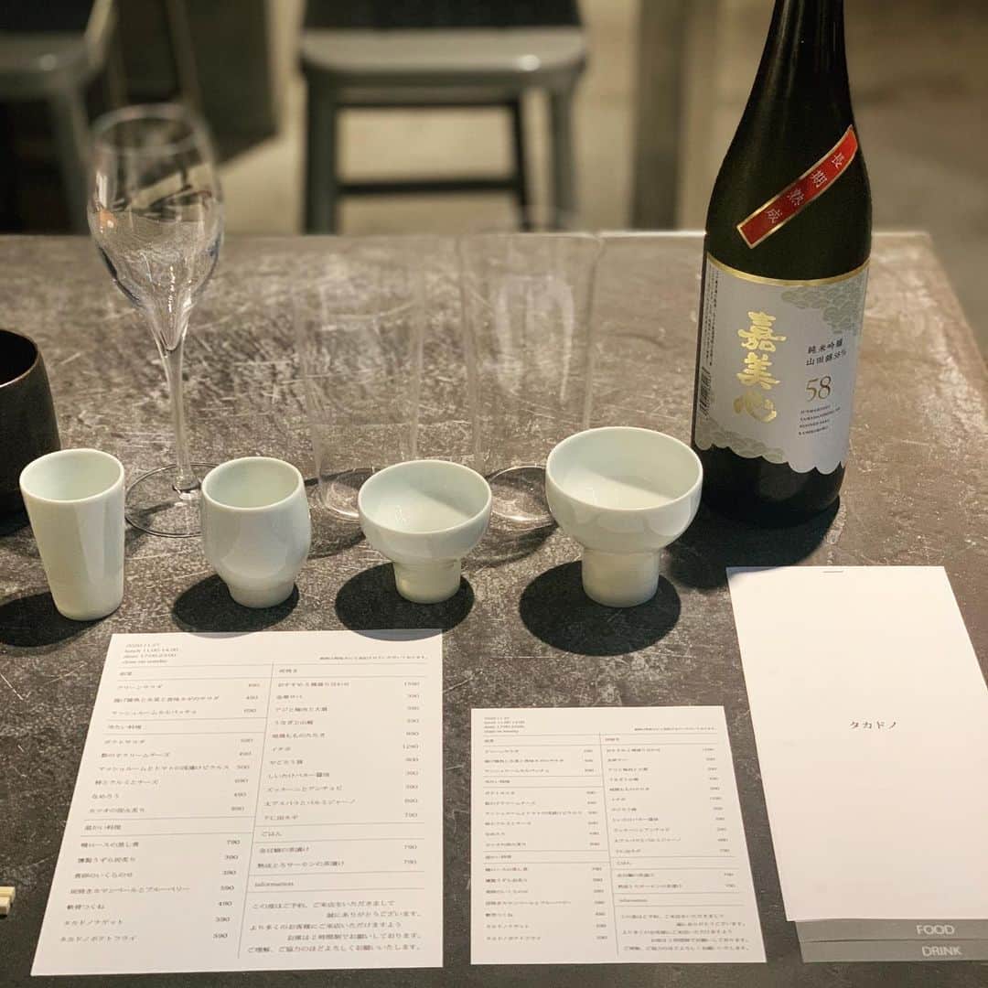 のインスタグラム：「燗酒のための白磁酒器とメニューです。  日本酒は常時10種類ほどご用意しています。  寒い季節には、やっぱり熱燗ですよね。  #御園座ドライビルヂング」