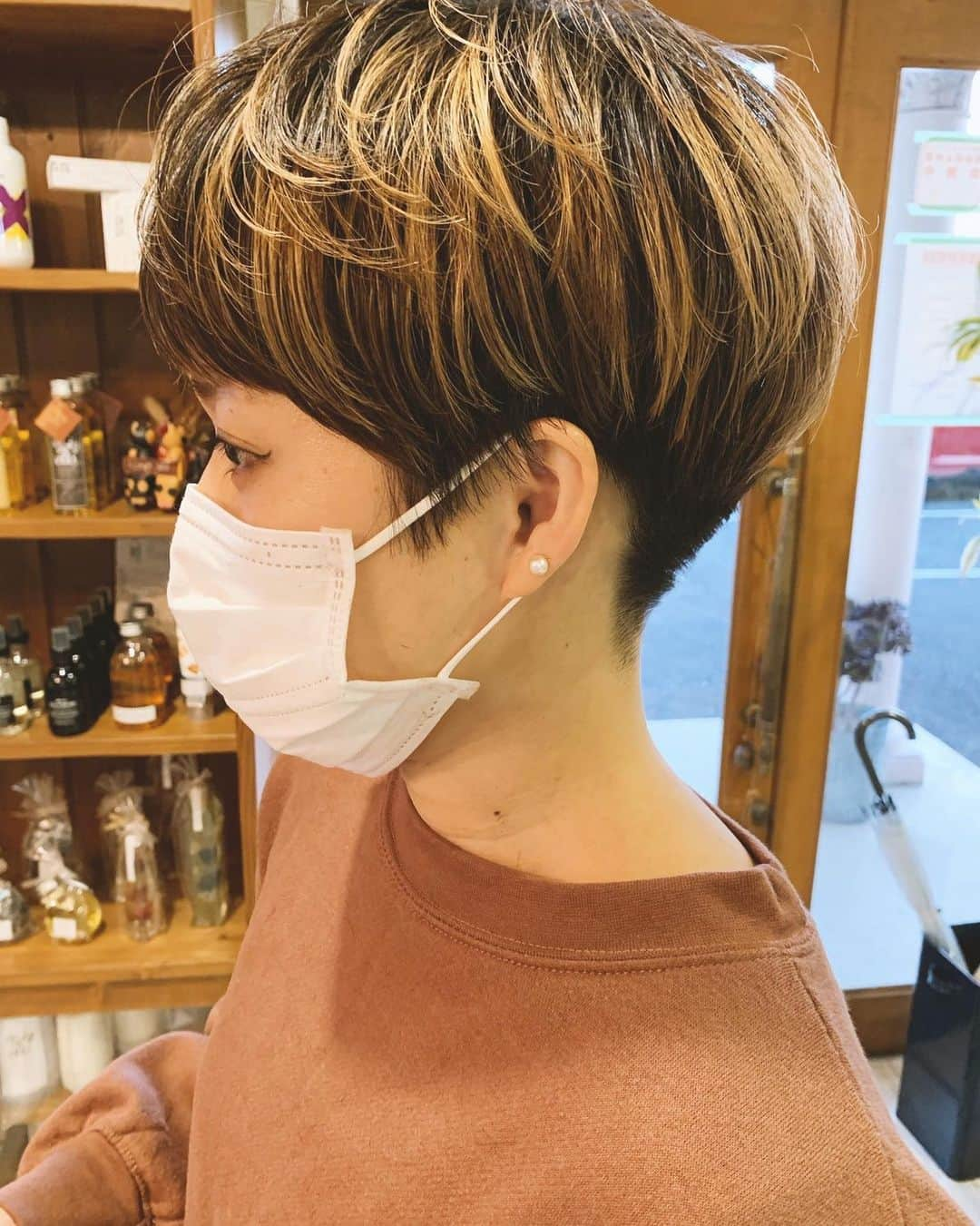 Yuta Misumiのインスタグラム：「. recent guest＊　@horikengram  . MY hair designでは新型コロナウィルス感染症対策といたしまして、高性能オゾン生成器の導入をはじめあらゆる策を講じて対策努力を致しております。 年末は大変混雑が予想されますので、なるべく密を避け、皆様の安心安全を確保したく思いますので年末の切り納めはお早めにお願いできると助かります＊  一生懸命2020年最後のヘアスタイルをご提供させて頂きますのでぜひ、宜しくお願いします✂️  ——————————————————﻿ 「MY hair design」-hair salon-﻿ ——————————————————﻿ MY hair design Shimizuta20-25 Kakemachi Okazaki-shi Aichi Japan 444-0011 (0564)21-5638 Weekday 10:00 - 19:00 ﻿Weekend  09:00 - 18:00 ———————————————﻿ ﻿ ﻿ MY hair designは愛知県の岡崎市の美容室です。﻿ ﻿ 「かわいいをすぐそばで」をテーマに郊外でもトレンドが手に入るヘアサロンを目指しています。﻿ ﻿ 是非一度、ご来店ください。﻿ ﻿ ————﻿ MY hair design is a beauty salon in Okazaki City, Aichi Prefecture. . . We aim to be a hair salon where you can get trends even in the suburbs with the theme of "cute right next to you". . . Please come to the store once. ————﻿ ﻿#myhairdesign#shehairsalon#かわいいをすぐそばで」