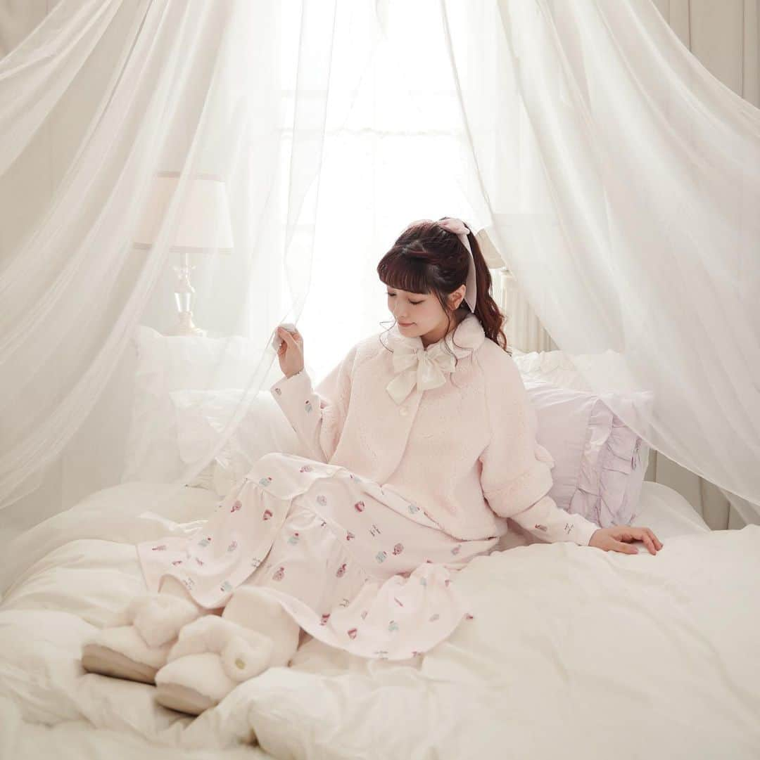 Laforet HARAJUKUさんのインスタグラム写真 - (Laforet HARAJUKUInstagram)「Les secrets by Ladurée 12.1-12.14 / 2F CONTAINER 期間限定ショップ . 多くの人に愛されている、優雅で洗練された世界観を繰り広げるパリのパティスリー、メゾン・ラデュレ。ラデュレのギフトライン、「スクレbyラデュレ」より、ラデュレのエスプリを受け継いだルームウェアコレクションが誕生。2020年秋冬コレクションにはパティスリーのイラストがあしらわれたルームウェアなどが登場します。 . #laduree #ladureeparis #ラデュレ  #roomwear #ルームウェア #パジャマ #部屋着 #gift #present #ギフト #プレゼント  #laforet #harajuku #laforetharajuku #ラフォーレ #原宿 #ラフォーレ原宿 #popupshop #期間限定 #CONTAINER」11月28日 12時36分 - laforet_h