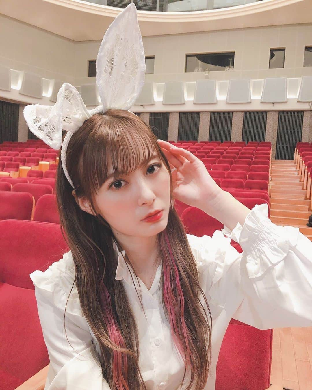 生田衣梨奈さんのインスタグラム写真 - (生田衣梨奈Instagram)「♥ギューされたいだけなのに♥﻿ ﻿ 12月16日に発売のNEWシングル ギューされたいだけなのにのMVが公開されました！！！！﻿ 曲中に｢ウサギちゃんシンドローム｣という歌詞があって﻿ 何故か♥ウサギちゃん♥選抜に選ばれました！！！﻿ ﻿ MVでも探してみてね！！！！！﻿ ﻿ 沢山見てください！！！﻿ ﻿ コメントでもMVの感想待ってます！！！！！﻿ ﻿ ﻿ 見所は間奏のダンスだと思ってます！！！！﻿ ﻿ ﻿ #morningmusume20 #モーニング娘20﻿ #helloproject  #顔面国宝﻿ #えりぽんかわいい #アイドル﻿ 存在が #インスタ映え #かわいい﻿ #Love #beauty﻿ #followme #makeup﻿ #Instagram #生田衣梨奈のVSゴルフ﻿ #메이크업 #얼스타그램﻿ #ig_Japan #팔로미﻿ #フォロー歓迎 #ootd﻿ #Cosplay #rabbit﻿ #ELEYVSGOLF  #cute﻿ #いいね #写真﻿ #IDOL #골프﻿ #SELFIE #셀카」11月28日 12時43分 - erina_ikuta.official