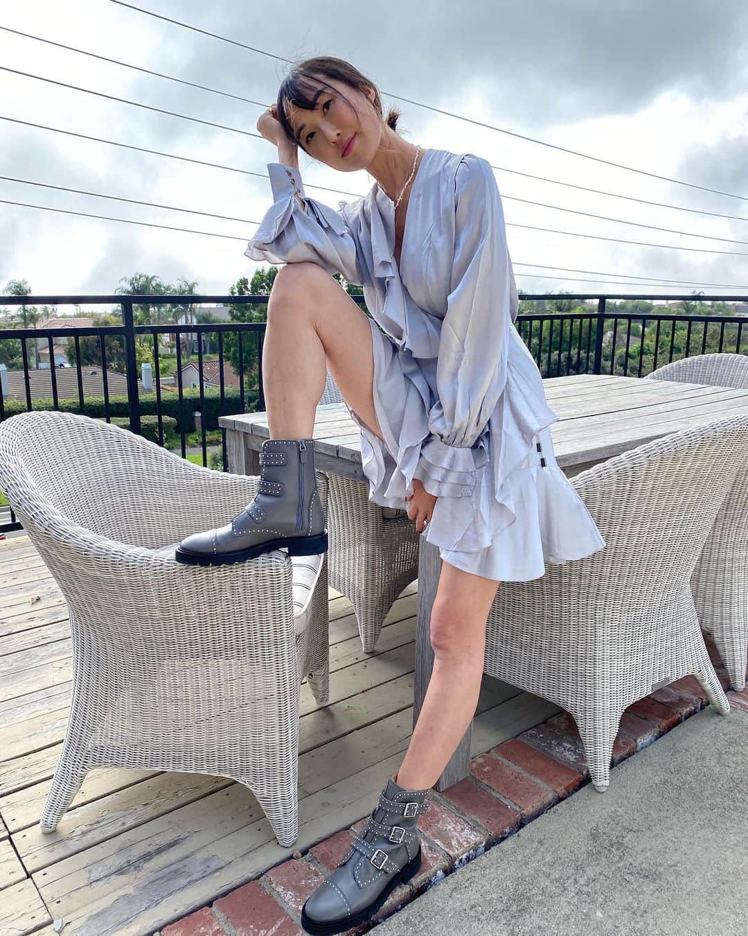スチュアートワイツマンさんのインスタグラム写真 - (スチュアートワイツマンInstagram)「Ruffled, rugged and refined. @chrisellelim pairs our flannel gray #JESSELIFT pearl-embellished moto boots with a ruffly silver silk mini.  . . . #inourshoes #SWStyle #SWWomen #StuartWeitzman」11月28日 12時43分 - stuartweitzman