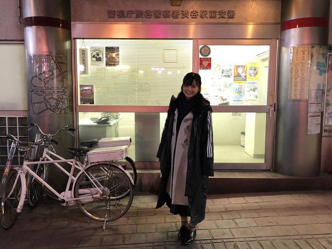 加弥乃さんのインスタグラム写真 - (加弥乃Instagram)「渋谷駅ハチ公前の交番📸 を、再現したここもセットなんです。 コメントにも頂きましたが、すごい技術ですよね…！ #サイレントトーキョー  公開まであと6日‼︎🚨」11月28日 12時51分 - kayano210