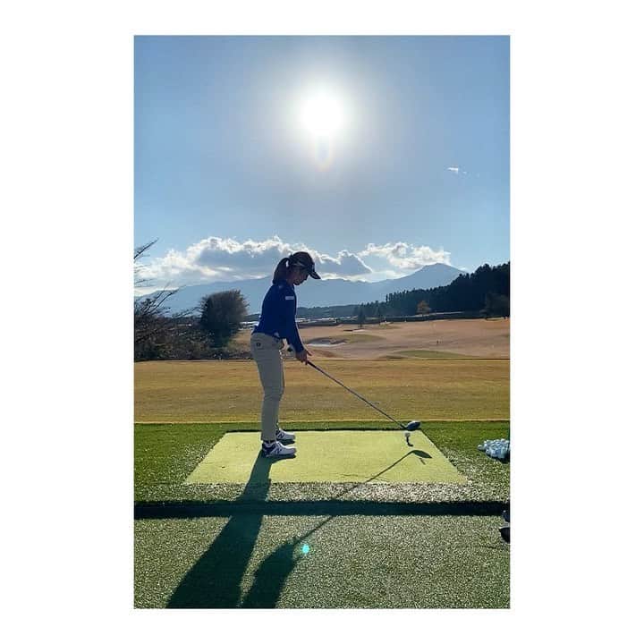 林菜乃子のインスタグラム：「.  🌿🦖🥑🍏🧃⛳️📗💚  #golf」