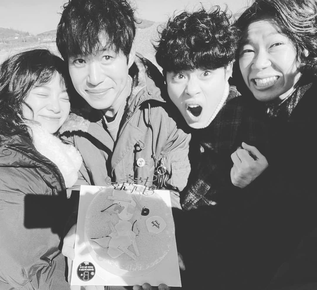 ユ・ジュンサンさんのインスタグラム写真 - (ユ・ジュンサンInstagram)「경이로운소문 촬영중입니다^^ 생일도 함께내요😀  #경이로운소문  #본방사수 #김세정 #유준상 #조병규 #염혜란 #내생일」11月28日 13時14分 - yujunsang1128