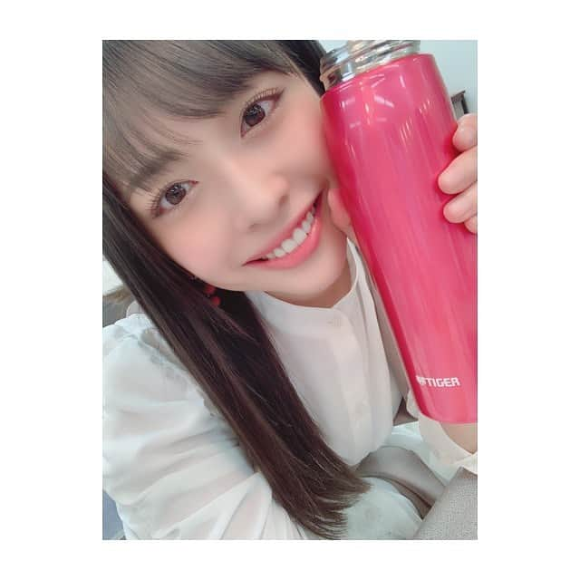 金澤朋子さんのインスタグラム写真 - (金澤朋子Instagram)「. . Throat Coatというハーブティーを最近よく飲んでいます☕️喉に良いとされていて、乾燥するこの季節には本当に心強い味方なのです。 . #juicejuice #金澤朋子  #スロートコート #ハーブティー #お気に入り  #喉ケア #オーガニック #ノンカフェイン 💓 . #ステンレスボトル  いつも蓋開けて飲んじゃう人。。笑」11月28日 13時30分 - tomoko_kanazawa.official