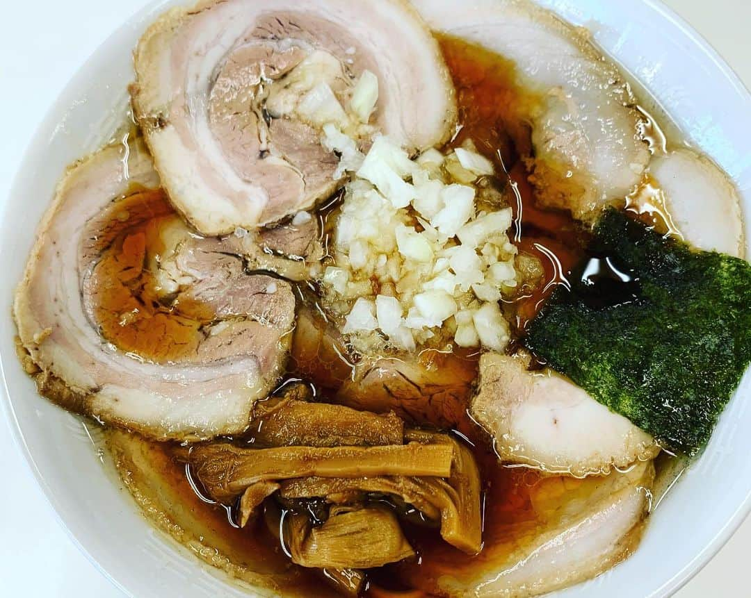 黒沢薫さんのインスタグラム写真 - (黒沢薫Instagram)「実家での用事を済ませた後、 八王子ラーメンの超有名店　#みんみんラーメン へ。 バラチャーシュー麺、美味しゅうございました。#swipe # ramen #yam #power #instafood #黒沢薫  #八王子会　#ハチオウジ工務店」11月28日 13時38分 - kaorukurosawa_lovelife