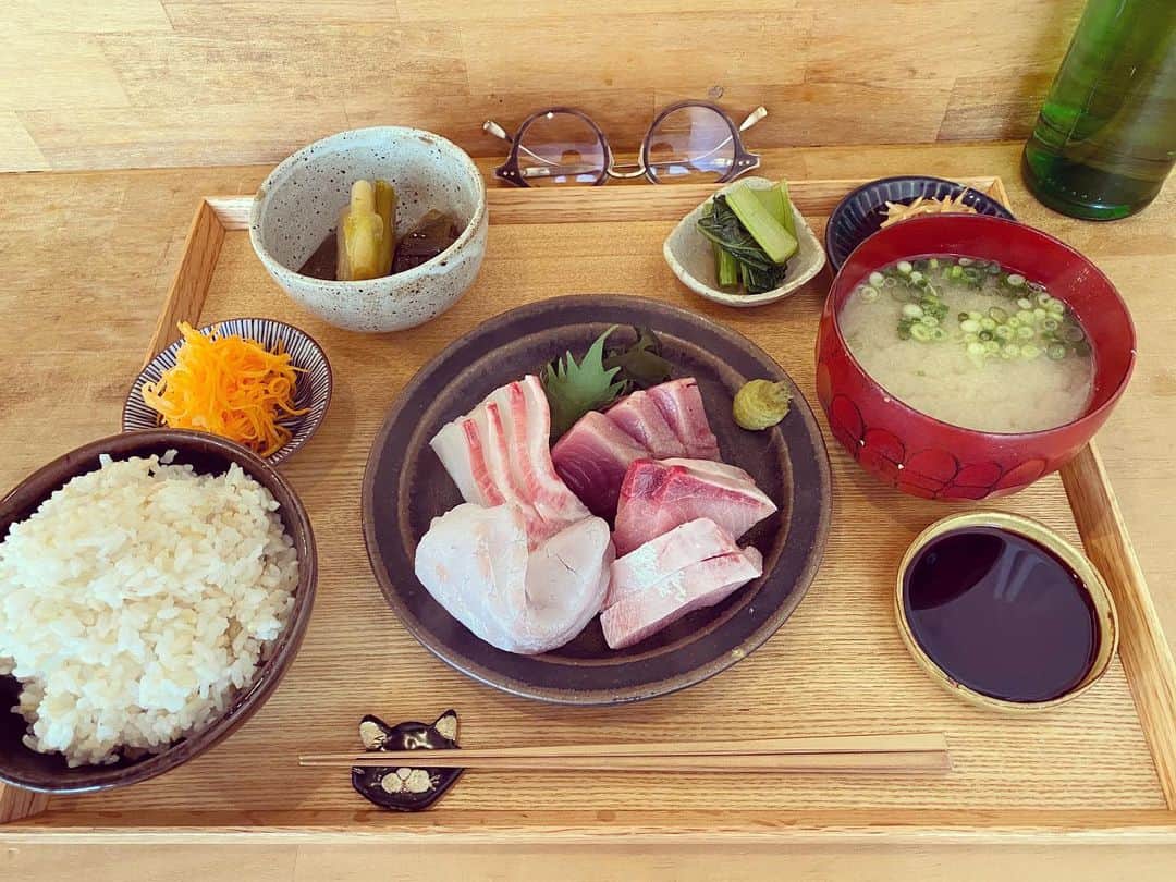 なごむさんのインスタグラム写真 - (なごむInstagram)「※ お久しぶりの食前食後。  刺身定食。  #途中で小鉢投入」11月28日 13時42分 - matsumotoooooo