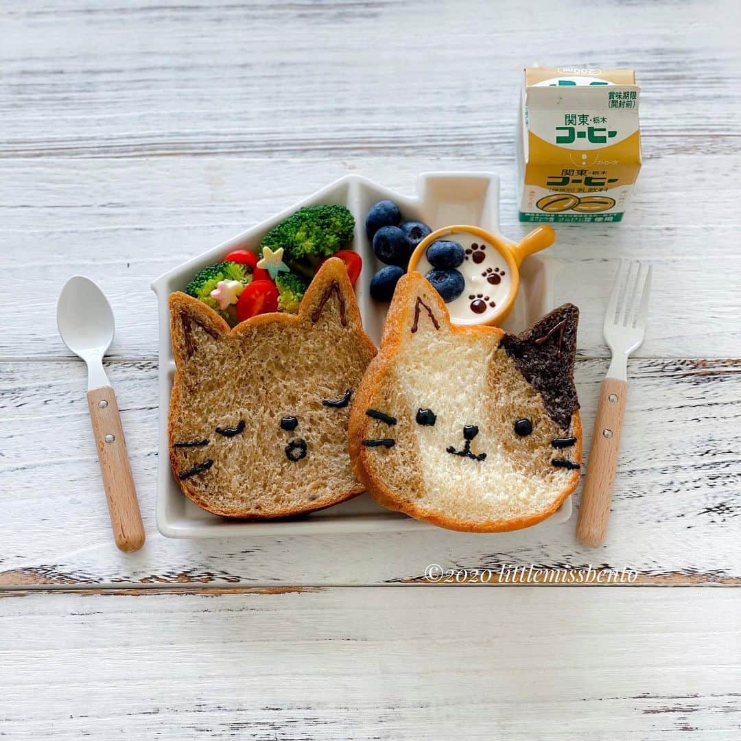 Little Miss Bento・Shirley シャリーのインスタグラム：「Showing something different: not only the “perfect” plate of homemade Kitty 🍞 but also the “toasted” 🐱 LOLOL 😂  #littlemissbento」