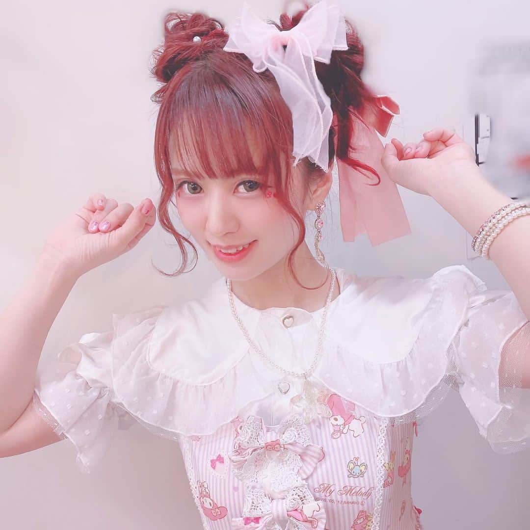 のインスタグラム：「ツインおだんごアレンジ🎀 ♡ ♡ ♡ #おだんごヘア #おだんごアレンジ #お団子ヘア #お団子アレンジ #お団子 #ツインお団子 #ツインテール #ヘアアレンジ #ヘアスタイル #ヘアセット #ヘアメイク #hairstyle #hairset #ツインおだんご」