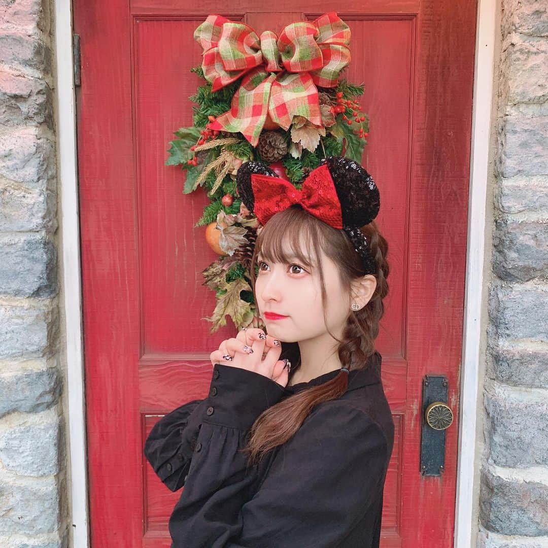 太田里織菜のインスタグラム：「. . クリスマスが今年もやーってくる\( *´•ω•`*)/ ライブ来てくれるかな？？ . . #らぶどる #ディズニー #ディズニーシー #ディズニークリスマス #ミニーカチューシャ」