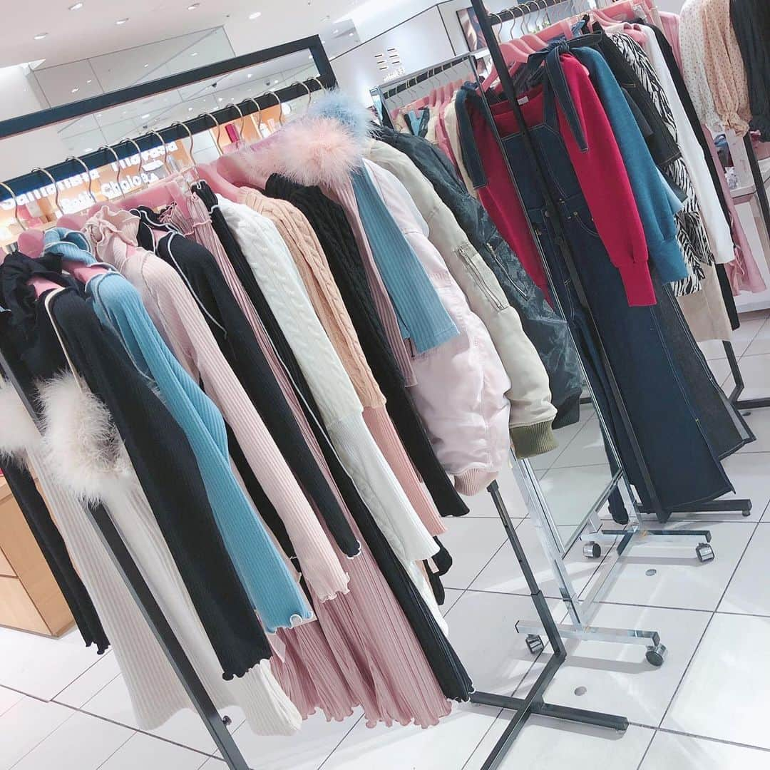 名古屋パルコさんのインスタグラム写真 - (名古屋パルコInstagram)「【LIMITED SHOP】「BANK lilLilly POP UP」期間限定オープン！﻿ ﻿ BANKとlilLillyのPOPUP SHOPが12/3(木)までオープンしています。﻿ ﻿ ノベルティフェアも開催🎀﻿ 詳しくは最後の画像をチェック！ ﻿  ﻿ 日程：11/27(金)～12/3(木)﻿ 場所：西館1F 特設会場﻿ ﻿ #bank #lillily #バンク #リルリリー #名古屋パルコ #名古屋PARCO #nagoyaparco #名古屋 #nagoya #栄 #矢場町」11月28日 13時54分 - parco_nagoya_official