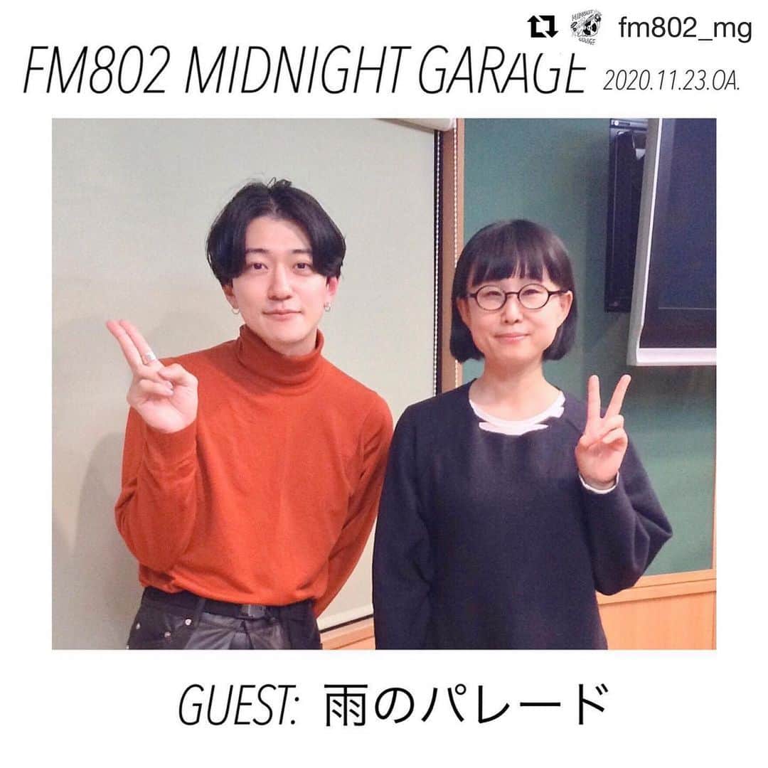 土井コマキのインスタグラム：「ダダ漏れ生出演。笑いすぎたし、楽しすぎたし、嬉しすぎたし、尻尾ちぎれる。アルバム最強。オタノシミニ。  #Repost @fm802_mg with @get_repost ・・・ 雨のパレード　福永浩平生出演！ 12月23日にリリースされるアルバム「Face to Face」のお話を深夜にたっぷりお伺いしました！ 先日初オンエアさせてもらった「scapegoat」は、コロナ禍に作られた楽曲。「scapegoat」という単語は「生贄（いけにえ）」という意味で、ネットの誹謗中傷などをモチーフに制作して歌詞にも注目してほしいと語ってくれました。 コーラスをひとりで声を14人分ぐらい一人で重ねて、いろいろな人が歌っている感じを出せるようにした、というこだわりよう。  今作は、前作のアルバム「BORDERLESS」から1年もたたないうちにリリースされるアルバム。 「誰でも歌えるものではなく、自分にしか歌えないことを歌う」「言ってはいけないことを代弁してくれるのが音楽だ」ということを意識したアルバムに仕上がっているそう。 全曲自信作！とのことでリリースが楽しみですね！！  アルバムの情報も続々と公開されていく中、前作『BORDERLESS』の収録曲を世界で活躍する3アーティストがリミックスするプロジェクト「BRB:Borderless Remix of “BORDERLESS”」も始動！第1弾アーティスト、Chet Fakerは歌詞を見て「Story」をリミックスしてくれたんだとか！第2弾はCharles Murdoch、第3弾は11月25日に配信。誰なのか…！こちらも楽しみに待ちましょ！  レコーディングの参加アーティストのこと、の情報をぽろっと（！）教えてくれていたり、流行の音楽に対するカウンターカルチャーとして書こうと思った楽曲の話、ライブで演奏する場合の編成の話、アルバムに収録されている「寝かせにいく曲」などなどなど、アルバムがさらに楽しみになるお話たくさんなのでぜひ聴いてくださいね！  タイムフリーで聴く方は23日の25時台をチェックしてくださいね！  #FM802 #802MG #radiko #あとガレ #雨のパレード」