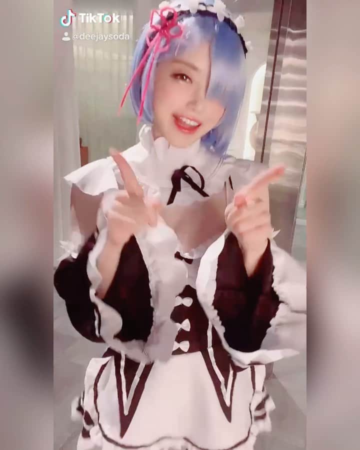 Dj Sodaのインスタグラム：「다음 코스프레는 뭘로 할까?추천해줘~💙💖 What kind of costume should I wear next? 🖤🤍 #mememigarden #미미미가든 #mememi #rem」