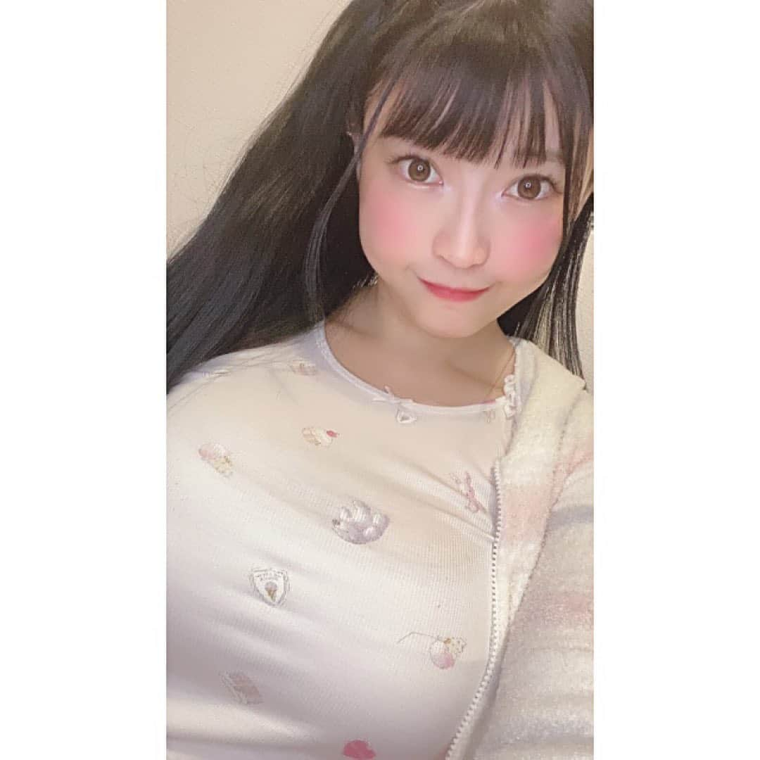 みねりお(旧：柴咲 凛)さんのインスタグラム写真 - (みねりお(旧：柴咲 凛)Instagram)「いつも通り、夜配信出来て良かった🥰…が、しかし‼️ここ2日間、乳柱枠のクノイチが売り切れてるぅぅうー😭明日には、補充して欲すぃ…🥺🥷今日も、楽しい配信をありがちゅ😽💋💜✨  #イチナナ #黒髪 #着衣巨乳 #ジェラピケ #17認証ライバー #乳柱隊 #100cm超え #みねりお #みねパイ #リアル峰不二子 #撮影会 #グラビア #グラビアアイドル #グラドル自画撮り部 #タレント #インスタグラビア #カメラ #ポートレート #わっしょい #Kカップ #わがままボディ #おっぱい #爆乳 #sexy #１ミリでもいいなと思ったらいいね #ポールダンス #ポールダンス女子 #ストレッチ #柔軟 #筋トレ」11月28日 23時33分 - mine_rio