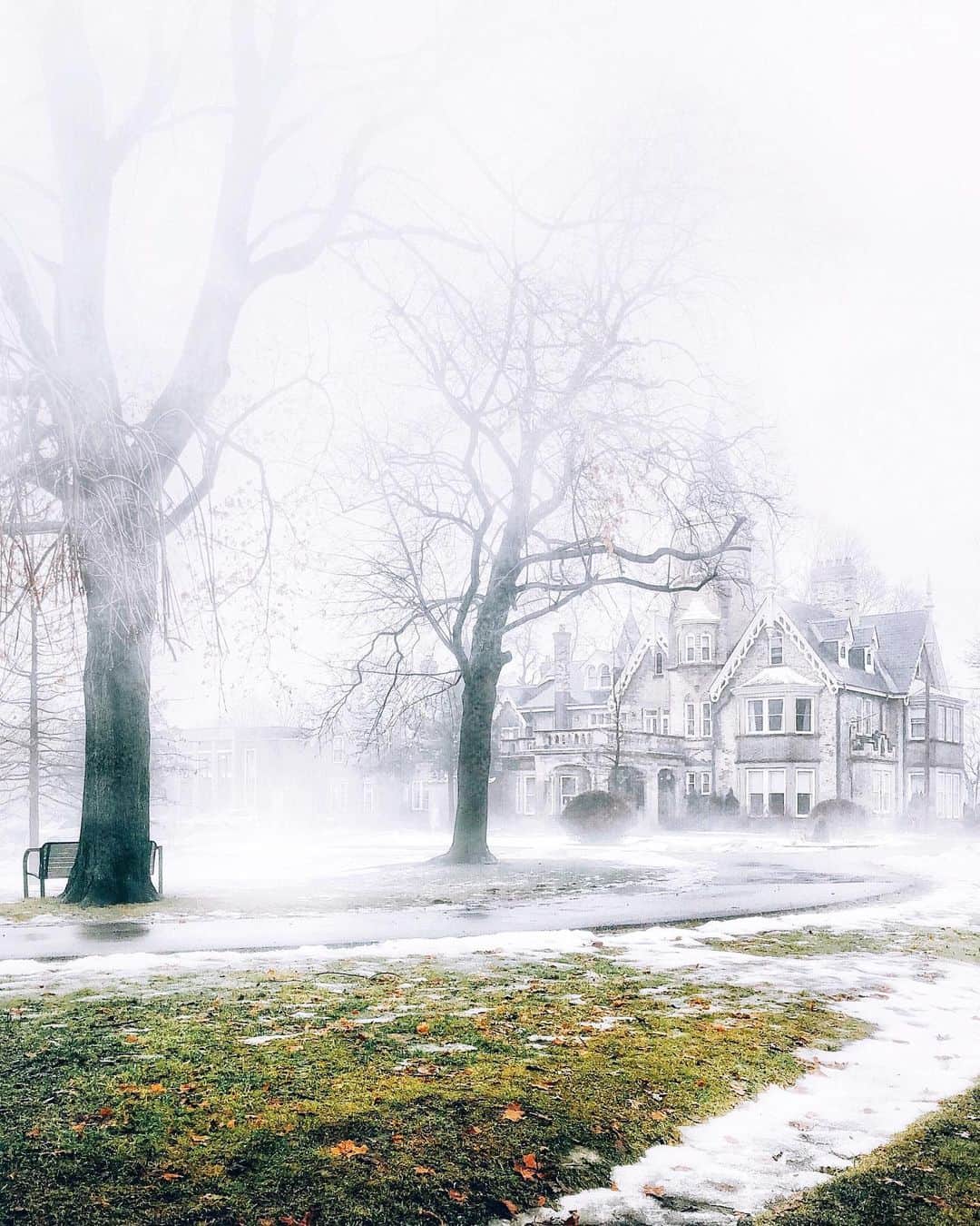 kaelのインスタグラム：「Do you believe in ghosts?」